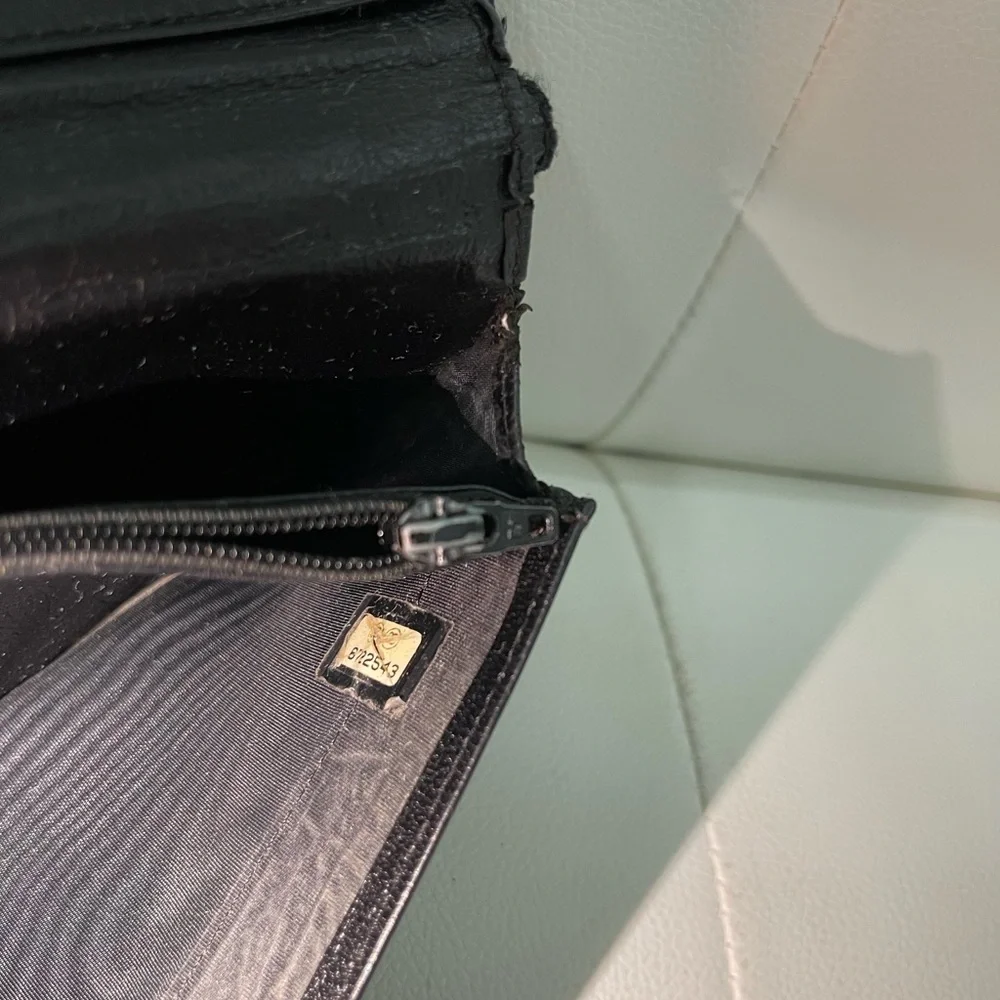 Authentic CHANEL CC Purse Wallet - Picture 8 of 9